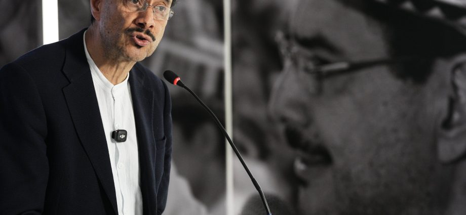 ivan-cepeda-concedes-defeat-in-colombia-election,-sealing-right-wing-win
