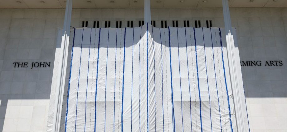 judge-demands-answers-from-the-traitor-on-giant-tarp-at-kennedy-center