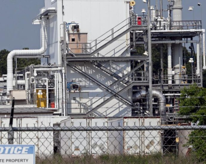 us.-says-chemical-maker-chemours-to-pay-$450-million-to-settle-‘forever-chemicals’-case