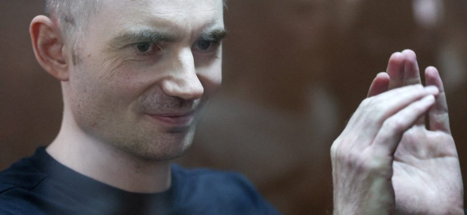 russian-opposition-leader-jailed-over-anti-war-social-media-posts