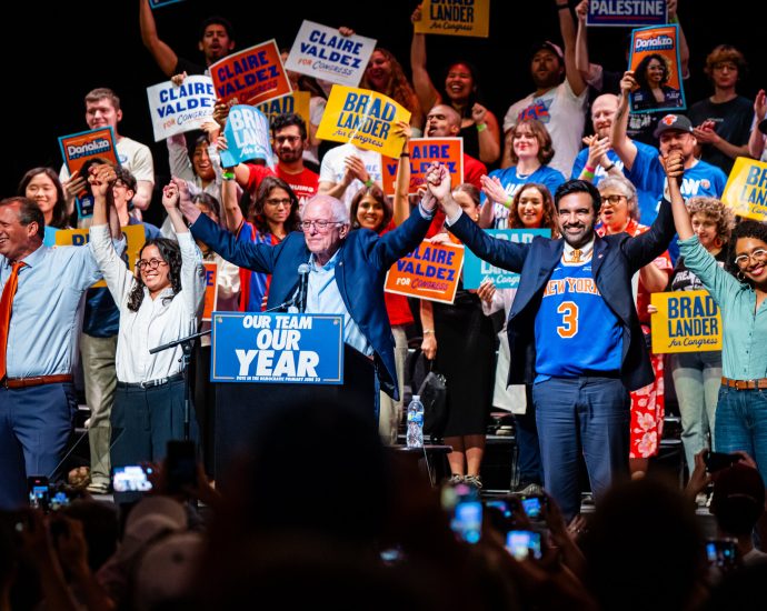 Democratic Leaders Want the Party to Moderate. Its Base Has Other Ideas.
