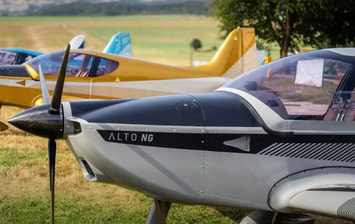 half-of-ukraine’s-new-trainer-planes-were-bought-by-czech-charity.-fund-is-called-“gift-for-putin”