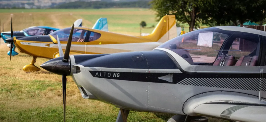 half-of-ukraine’s-new-trainer-planes-were-bought-by-czech-charity.-fund-is-called-“gift-for-putin”