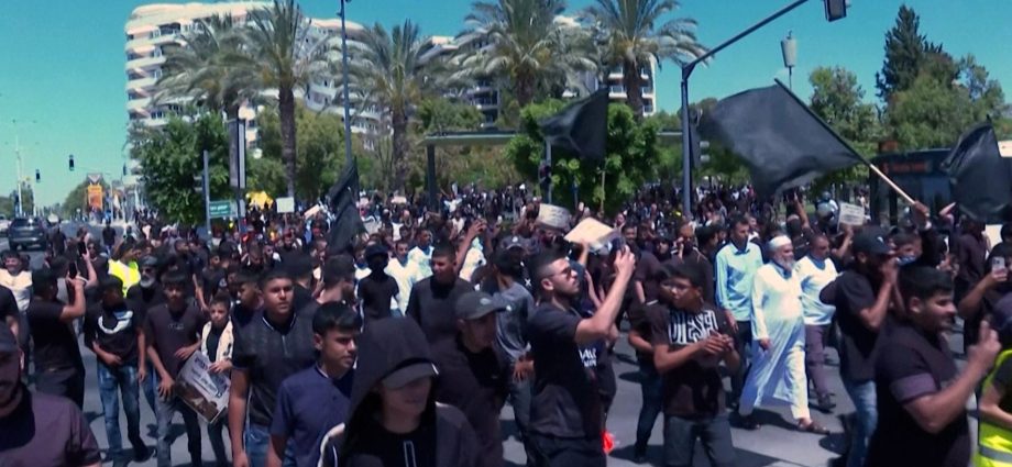 bedouins-protest-israel’s-home-demolition-policy-in-the-negev-desert