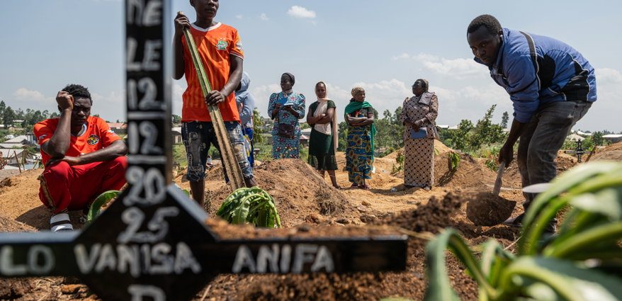 en-republique-democratique-du-congo,-la-bataille-contre-l’epidemie-d’ebola-se-livre-sur-tous-les-fronts