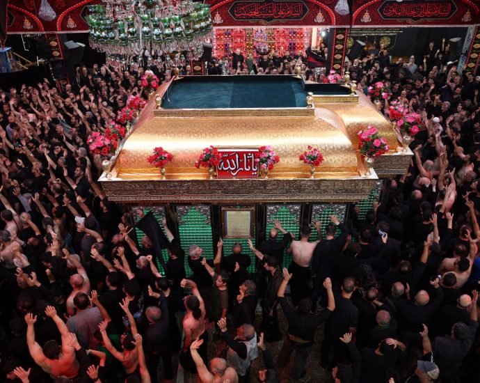 ashura-ceremonies-intertwine-faith-and-support-for-state-in-iran