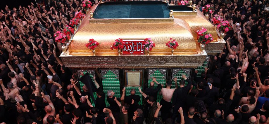 ashura-ceremonies-intertwine-faith-and-support-for-state-in-iran