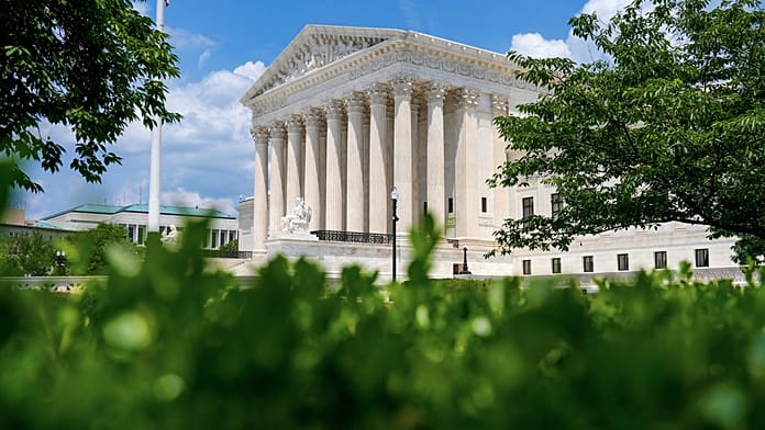 us-supreme-court-clears-way-for-mass-deportations-of-haitians-and-syrians