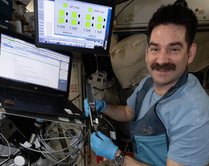 crew-works-eye-exams,-dna-sequencing,-and-spacesuit-preps