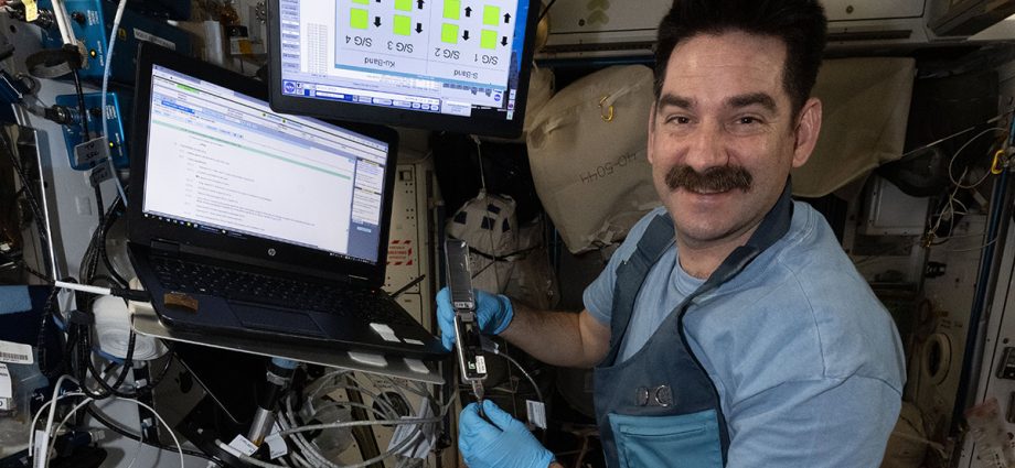 crew-works-eye-exams,-dna-sequencing,-and-spacesuit-preps