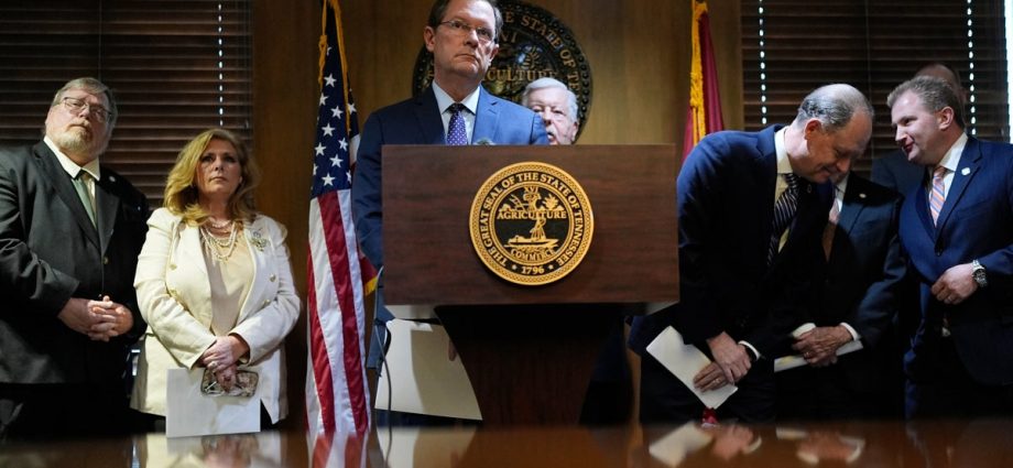 judge-blocks-tennessee-from-reporting-400-sick,-disabled-kids-to-immigration-authorities