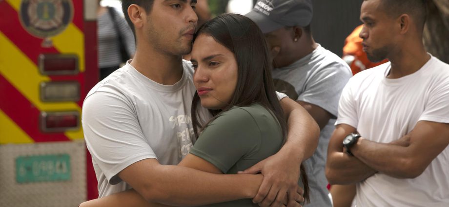 venezuelans-search-through-rubble-as-earthquake-death-toll-rises