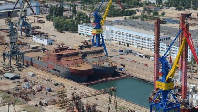 crimea-isolation:-sbu-hits-two-russian-spy-ships-and-an-s-400-in-occupied-kerch-as-2,760-cars-piled-up-trying-to-get-off-the-peninsula