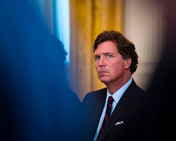 tucker-carlson-is-not-leaving-the-gop.-he-wants-to-take-it-over