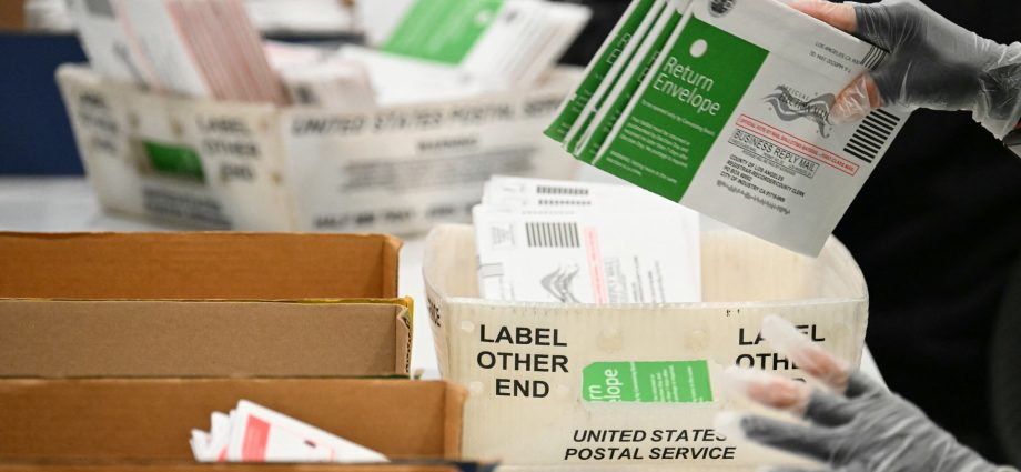 federal-judge-pauses-executive-order-on-mail-in-ballot-lists,-usps’-role-in-elections