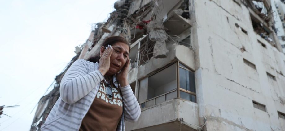 ‘race-against-time’:-the-desperate-search-for-venezuelan-earthquake-survivors