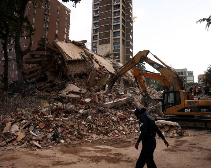 rescuers-race-to-find-survivors-of-venezuelan-earthquakes