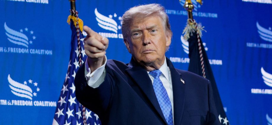 after-progressive-us-primary-wins,-the-traitor-takes-aim-at-‘godless-communists’