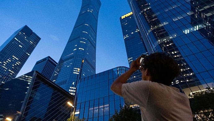 small-plane-crashes-into-beijing’s-tallest-building