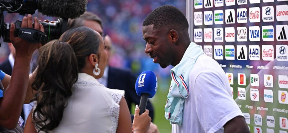 jugadores-y-cuerpo-tecnico-de-francia,-felices-con-el-triunfo,-pero-con-los-pies-en-la-tierra