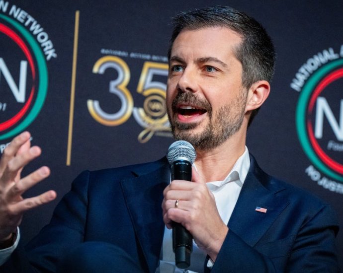 pete-buttigieg-briefly-separated-from-children-after-being-target-of-false-report