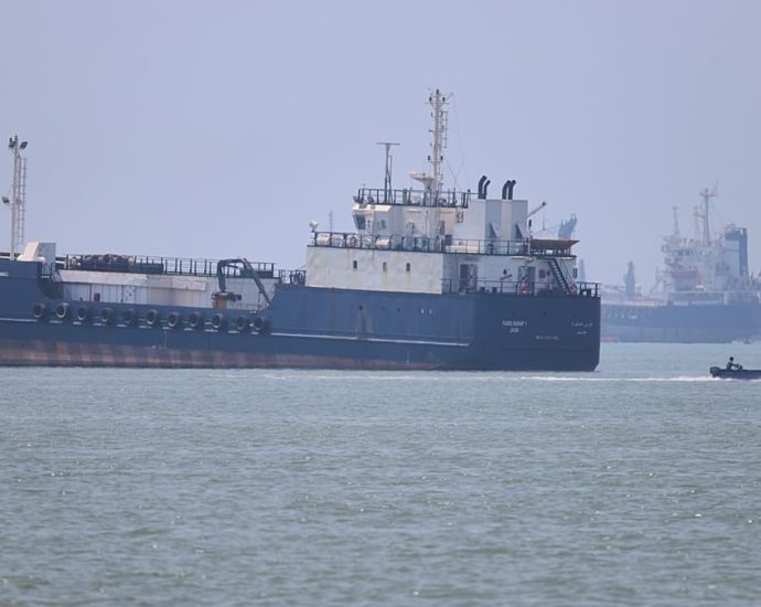 irgc-denies-direct-hotline-with-us,-as-the-traitor-warns-of-ceasefire-violations-in-strait-of-hormuz