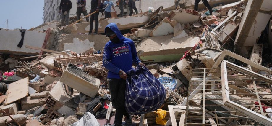 venezuela-death-toll-nears-1,000-as-aid-workers-from-la.-and-across-the-globe-arrive