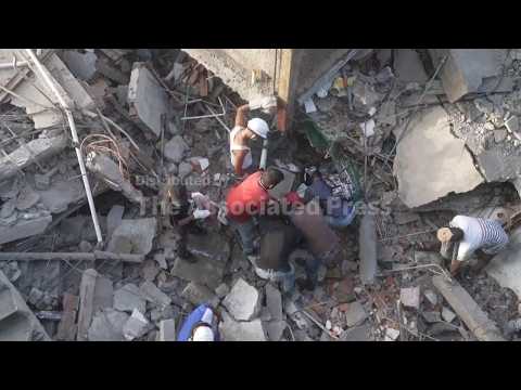 venezuelans-take-search-for-the-missing-into-their-own-hands-as-earthquake-death-toll-climbs