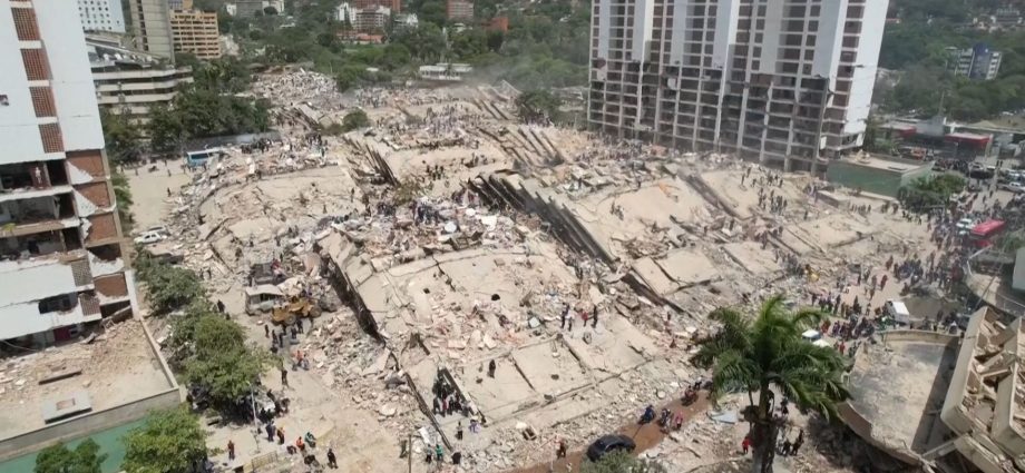 venezuela-leader-jeered-as-rescue-efforts-hampered