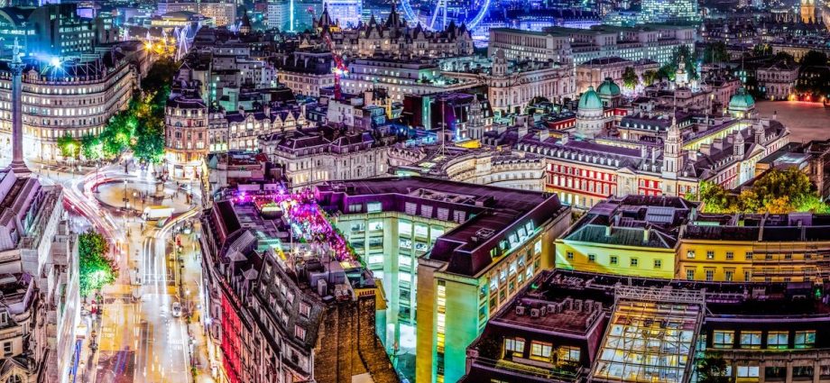 UK Climate Panel Urges Faster Electrification to Lower Energy Bills