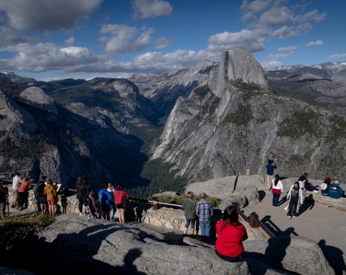 national-park-staff-ordered-not-to-reveal-deaths-as-part-of-new-policy,-report-says