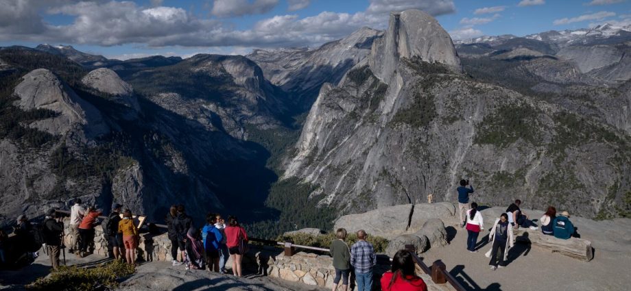 national-park-staff-ordered-not-to-reveal-deaths-as-part-of-new-policy,-report-says