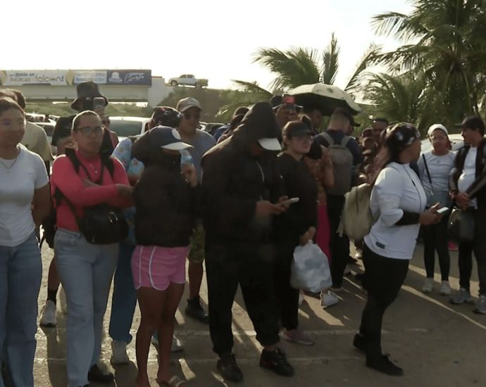 anger-grows-in-venezuela-as-citizens-blocked-from-aiding-earthquake-rescue