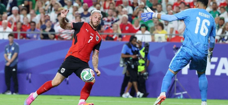 marko-arnautovic-remata-y,-con-fortuna,-logra-el-primero-para-austria-sobre-argelia