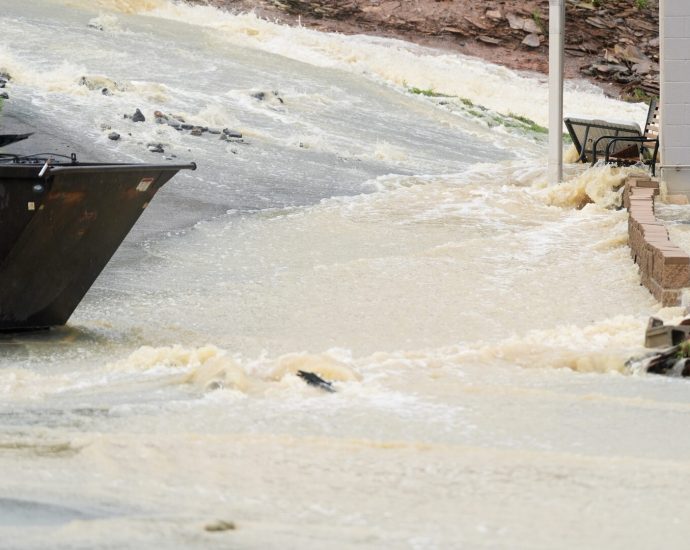 flash-flooding-leads-to-fatalities,-state-of-emergency-in-kentucky