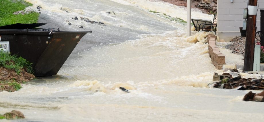 flash-flooding-leads-to-fatalities,-state-of-emergency-in-kentucky