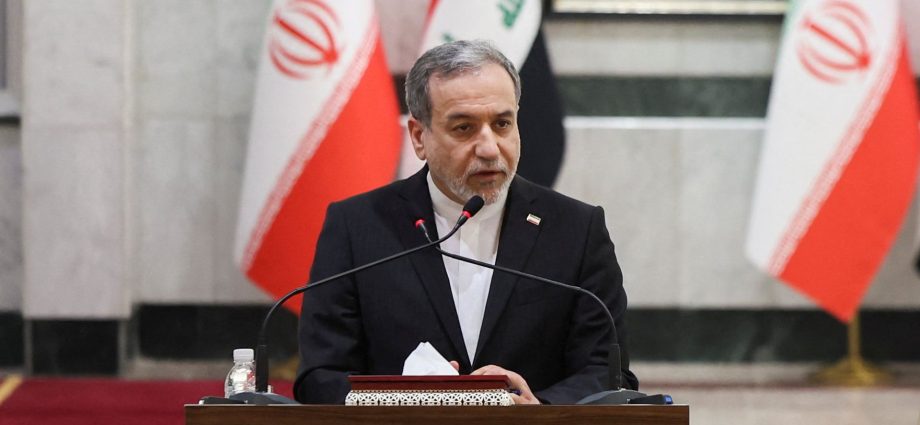 araghchi:-strait-of-hormuz-remains-under-iranian-control-for-30-days