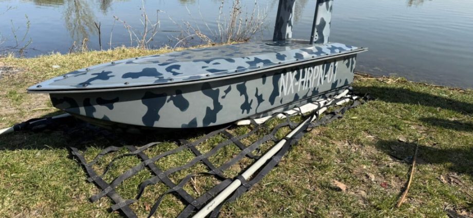 a-new-100-kilogram-ukrainian-drone-boat-can-wait-two-days,-then-strike-on-command