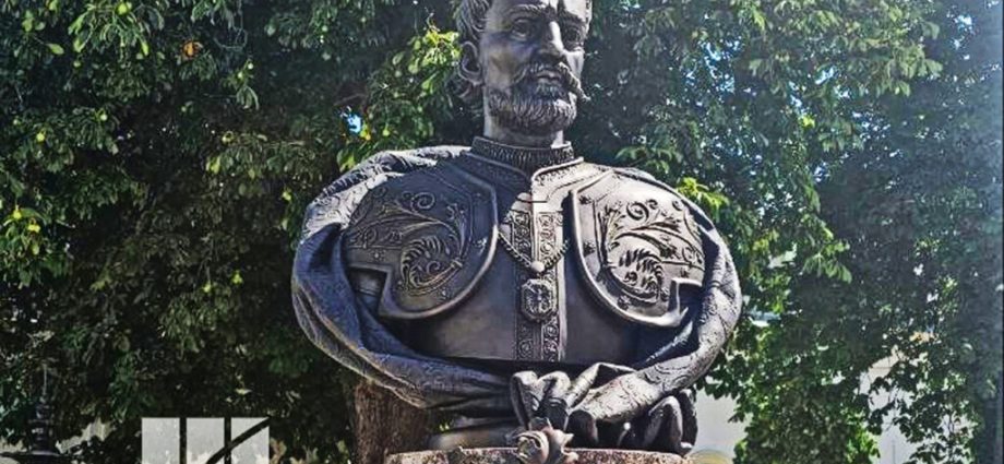zelenskyy:-in-kyiv,-where-lenin-fell,-mazepa-will-stand—a-cossack-hetman-russia-still-curses