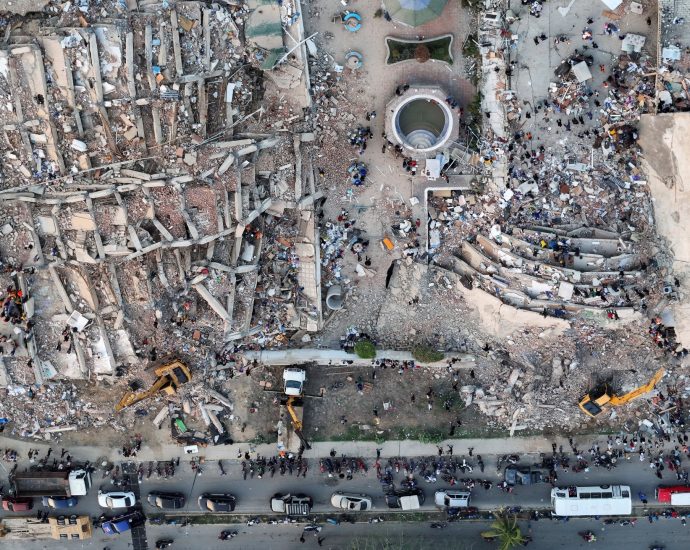 drone-captures-ongoing-rescue-efforts-after-venezuela-earthquakes