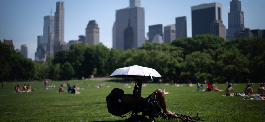 a-‘heat-dome’-is-driving-dangerous-heat-across-the-us.-into-the-july-4-weekend
