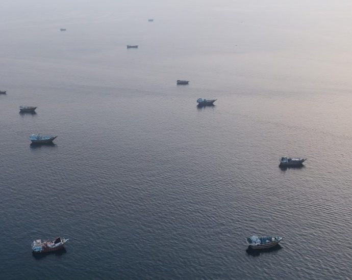 oil-prices-rise-as-us,-iranian-strikes-threaten-strait-of-hormuz-reopening