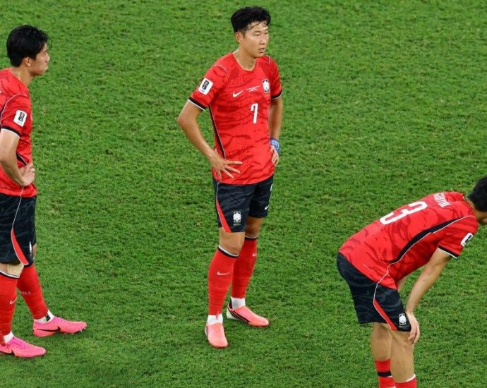 south-korean-president,-ex-players,-fans-demand-change-after-world-cup-exit