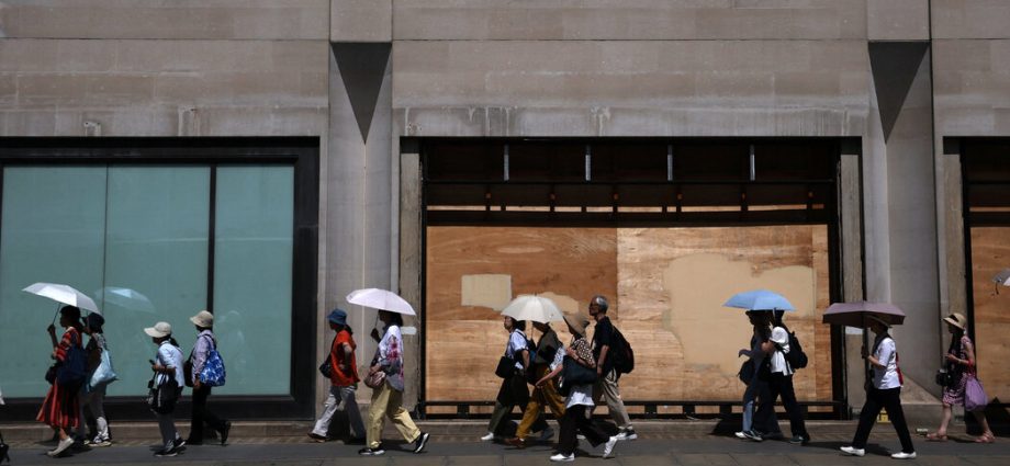 in-london,-extreme-heat-forces-cancellation-of-event-about-extreme-heat