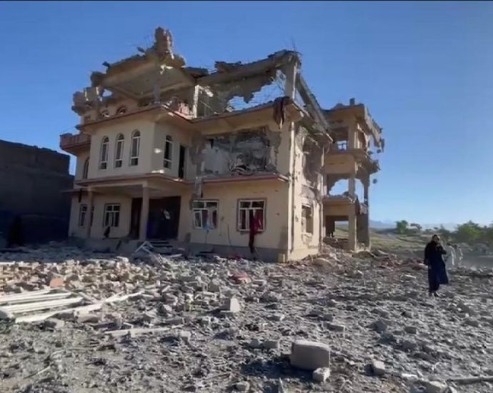 afghan-families-mourn-loved-ones-as-border-tensions-with-pakistan-rise