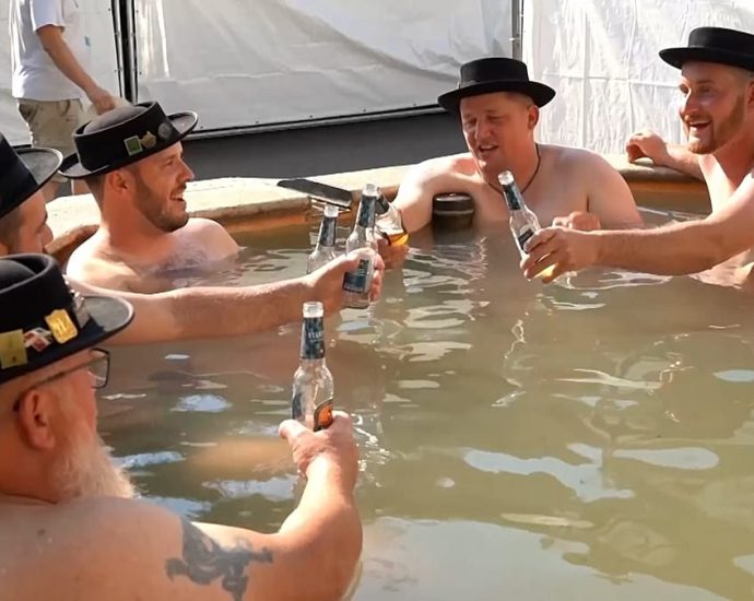swiss-yodellers-rehearse-in-public-fountains-as-basel-swelters