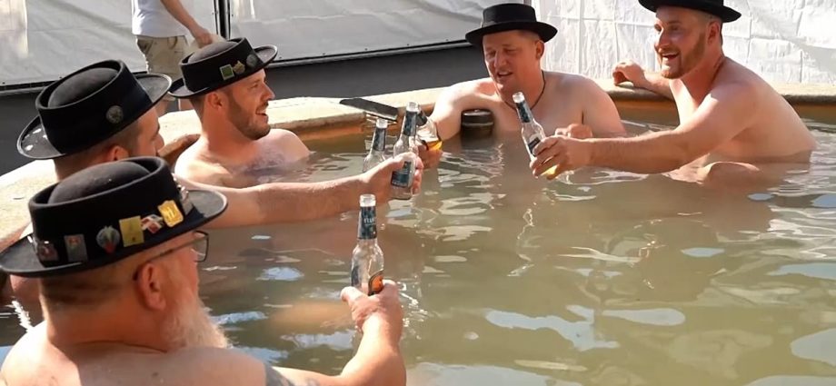 swiss-yodellers-rehearse-in-public-fountains-as-basel-swelters