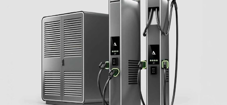 alpitronic’s-new-hp-dispenser-enables-ev-charging-at-up-to-1-mw