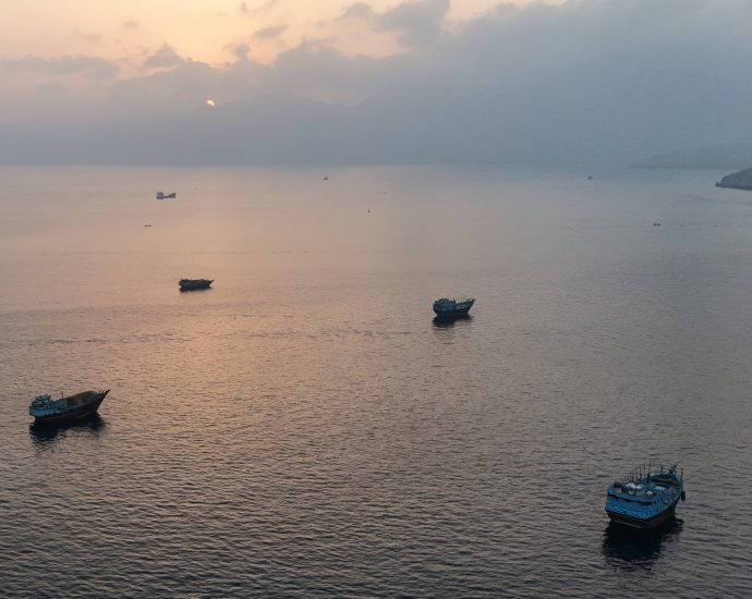 Iran Risks Peace Talks With U.S. to Maintain Leverage Over Strait