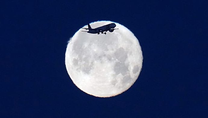 rare-strawberry-moon-shines-over-lisbon
